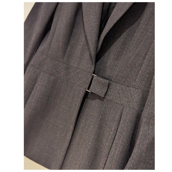 ✨ESCADA Vintage Blazer~Charcoal w/Pink Pinstripe~Size 36 - Picture 3 of 11